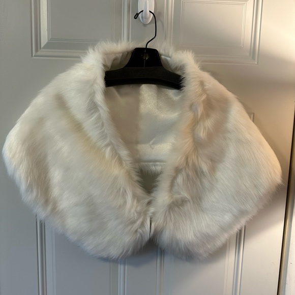 NWT Mariell Faux Fur Bridal Wrap With Ivory Crème Fox - Picture 6 of 11